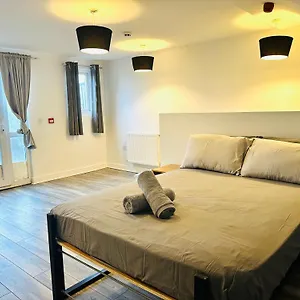 Apartment Spacious And Affordable Center Two Beds Flat, Swansea